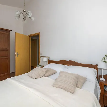 Holiday home Wish Mit Beheiztem Pool Svetvincenat