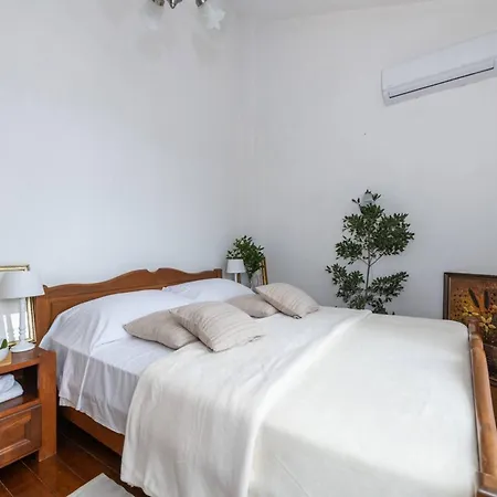 Holiday home Wish Mit Beheiztem Pool Svetvincenat