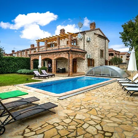 Holiday home Wish Mit Beheiztem Pool Svetvincenat