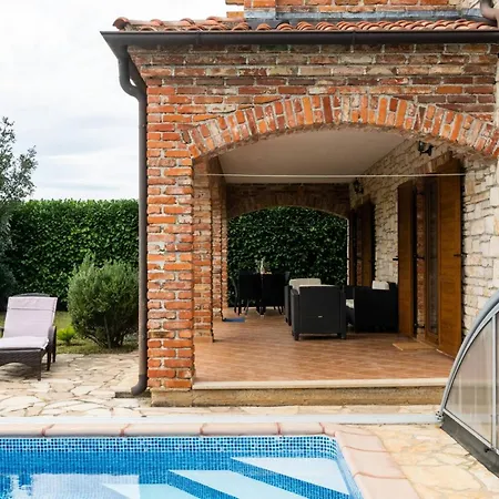 Wish Mit Beheiztem Pool Hébergement de vacances